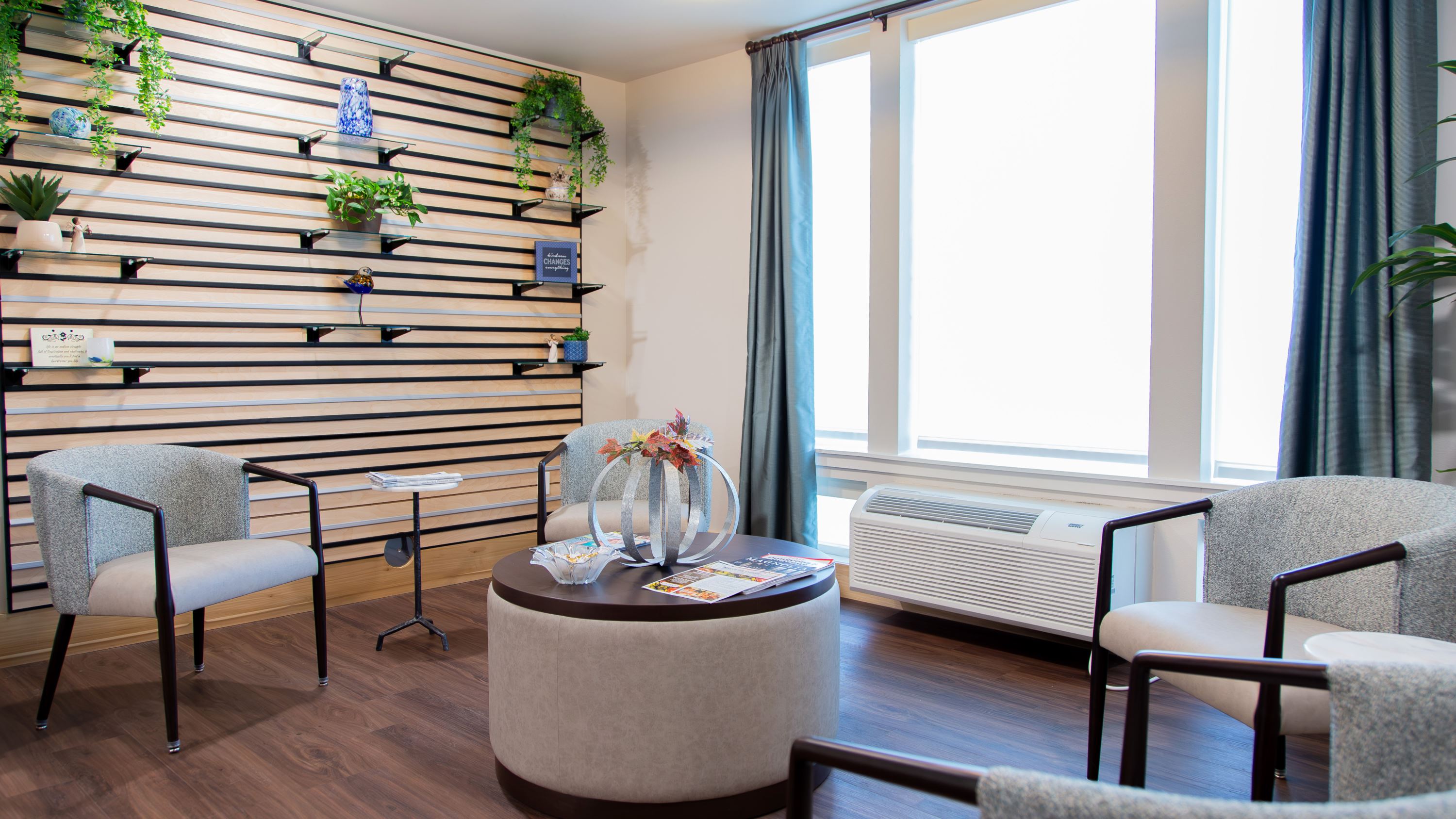 Riverwalk Salon 1